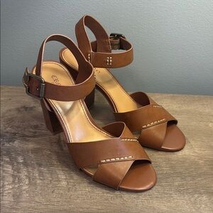 Crown Vintage Tan High Heel Sandals Size 6.5M